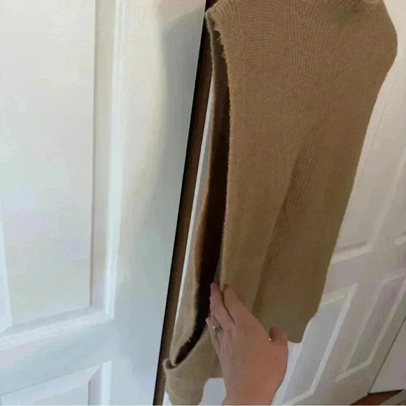 Banana Republic Women’s Tan Mock Neck Wool Alpaca Blend Sweater Vest Size Large - Picture 3 of 9